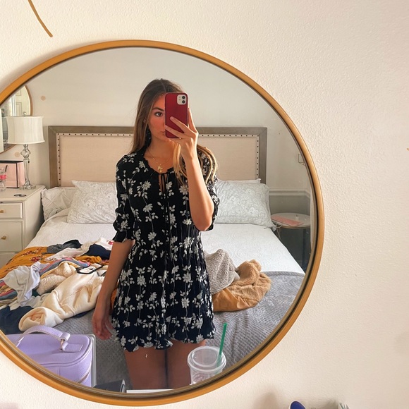 BLACK AND WHITE FLORAL DRESS - Picture 3 of 6